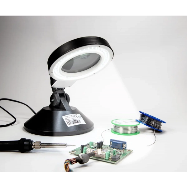 Lupa i lampa LED dla serwisów elektronicznych
