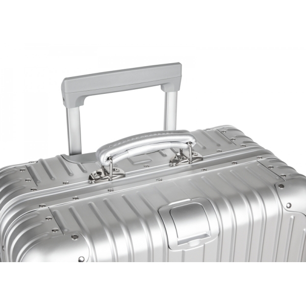 Duża walizka aluminiowa na kółkach Kruger&Matz srebrna